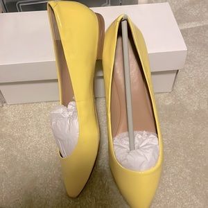 New in box banana republic yellow Carlie flats pointed toe shoes 8.5